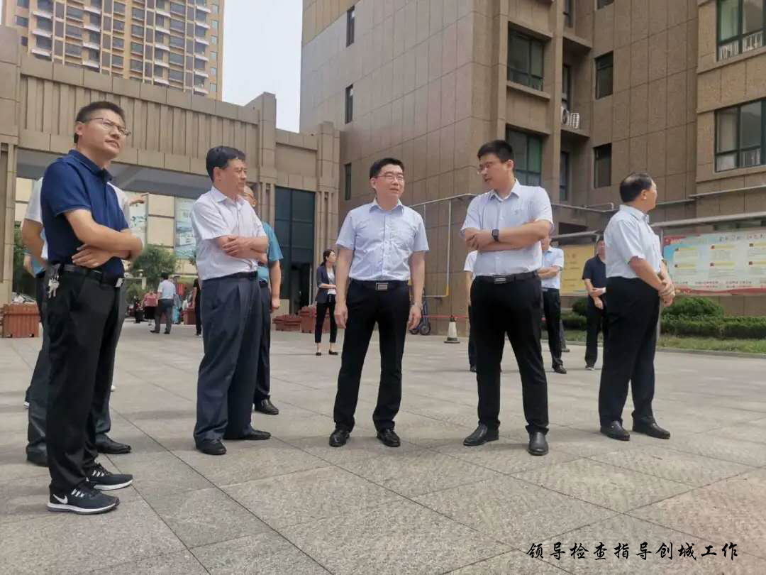 市領(lǐng)導(dǎo)到興河灣小區(qū) 督導(dǎo)文明城市創(chuàng)建工作